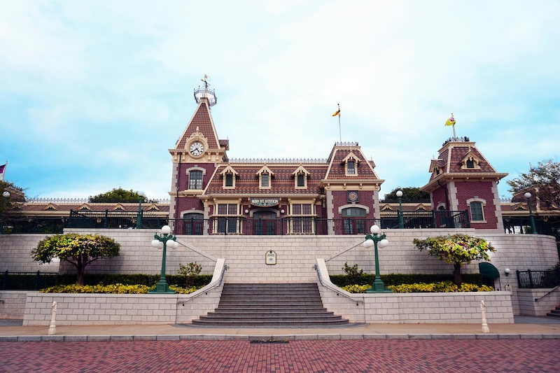 disneyland main street train station